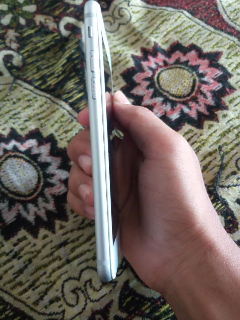 Apple iPhone 7 2