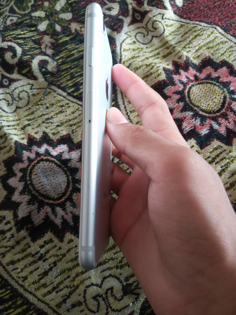 Apple iPhone 7 4