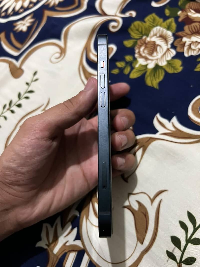Apple iPhone 13 3