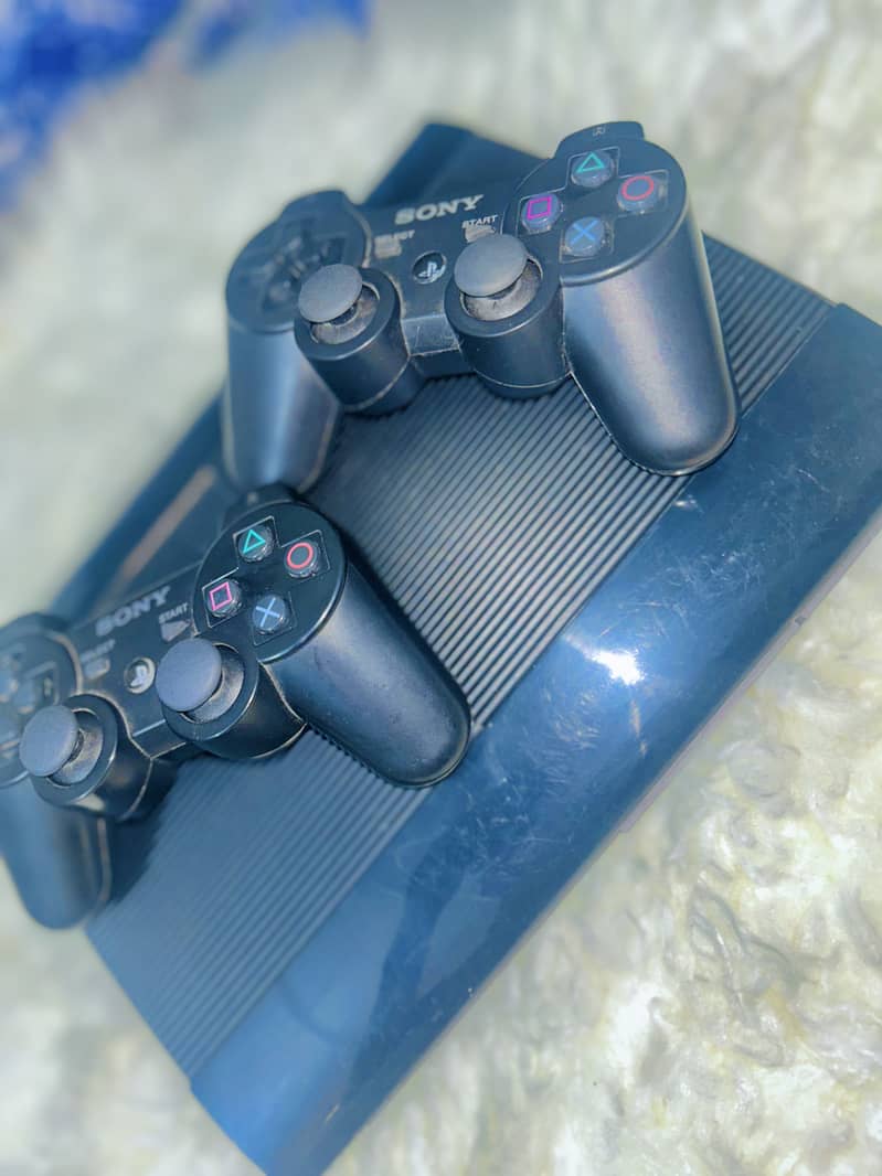 PS3 super slim 1