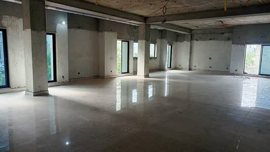 3200 Sqft Straight Hall Best Very Hot Cornor Location for Rent in Architect Society, Shoukat Khanum Road, Back Side of UCP University for Any Office Setup (Call center + Software house + Marketing Office & Other Setup as You Want)