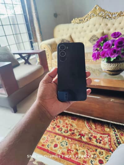Itel City 200 4/128Gb 28dsys used  with box and charger 03186176864