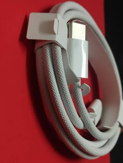 Apple iphone 15/16/17 promax genuine charging cableWhatsapp03246205446