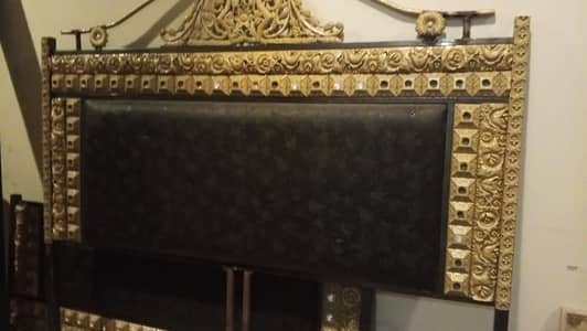 iron king size bed