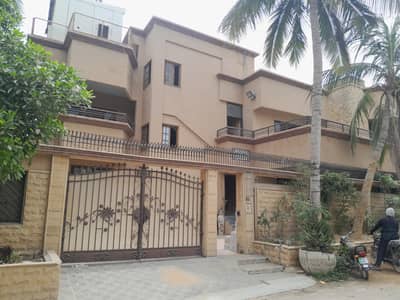 Commercial Bungalow Available on Rent Clifton