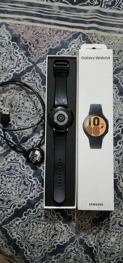 Galaxy Watch 4 in good condition with complete box