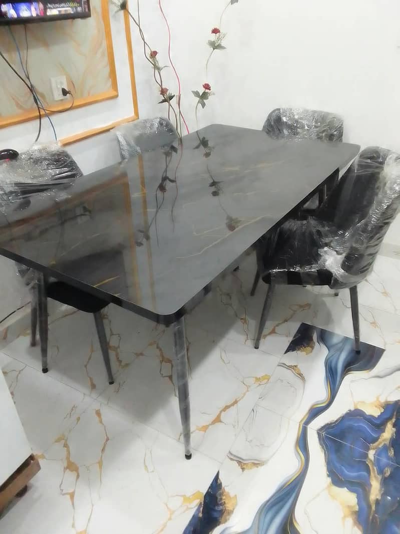 Table Chairs 0
