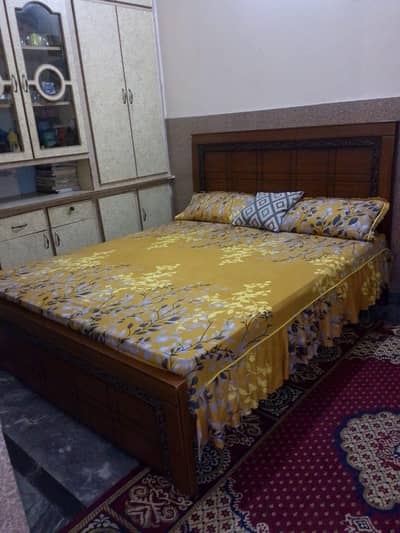 King bed with mattres and dressing table