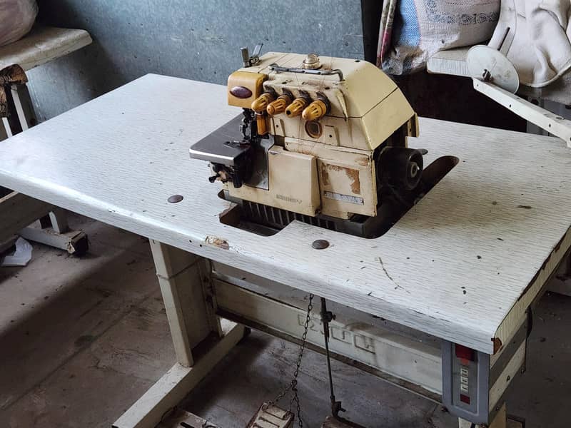 Overlocker machine 0