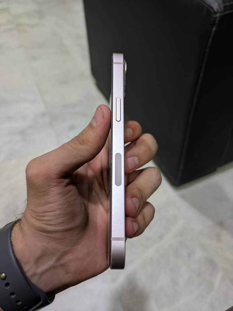 Apple iPhone 13 2