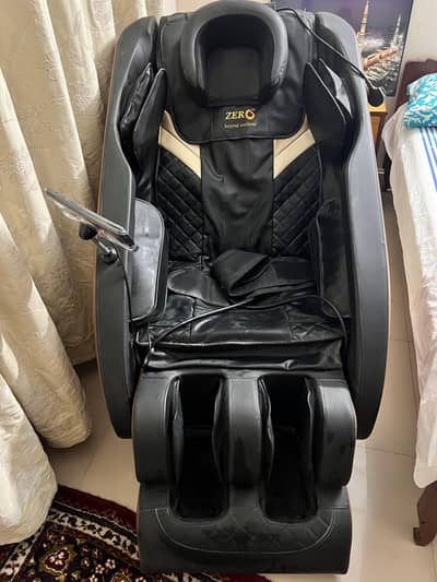 Zero Gravity U-Classic Massage Chair in Prestine Condition