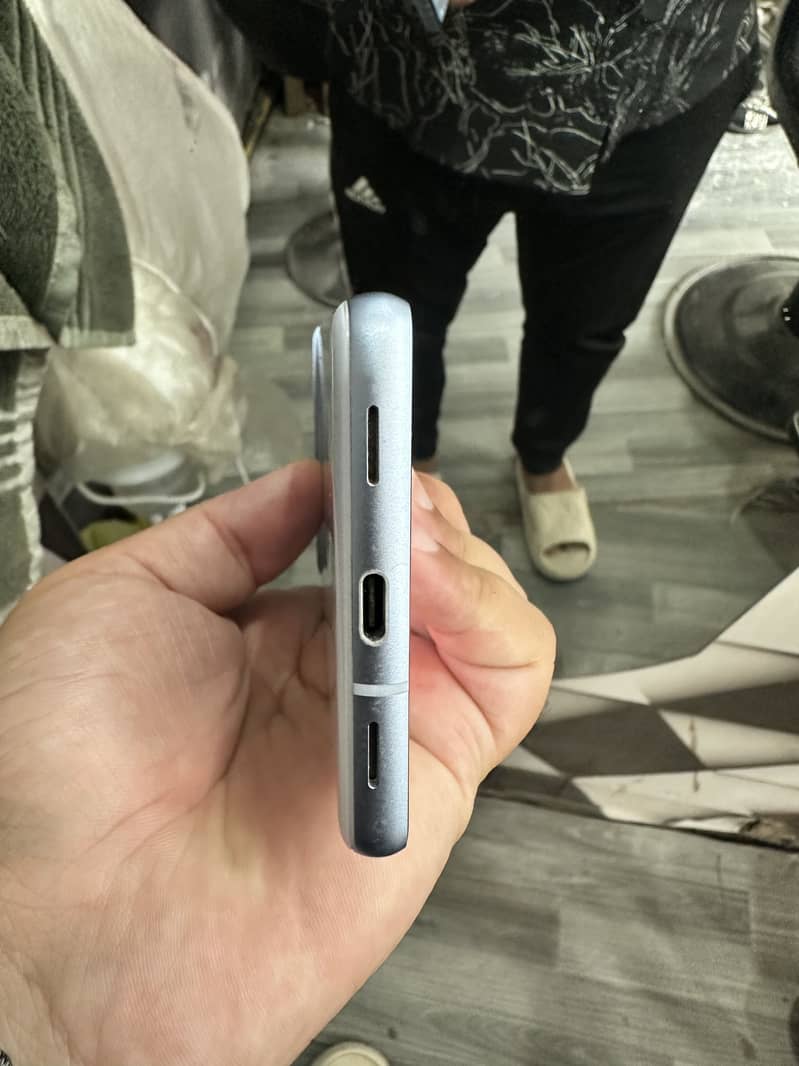 Google Pixel 7a 5