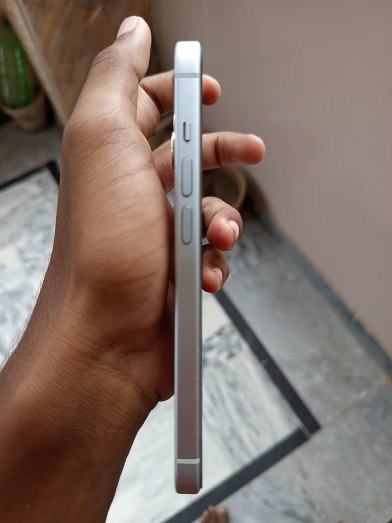 Apple iPhone 15 2