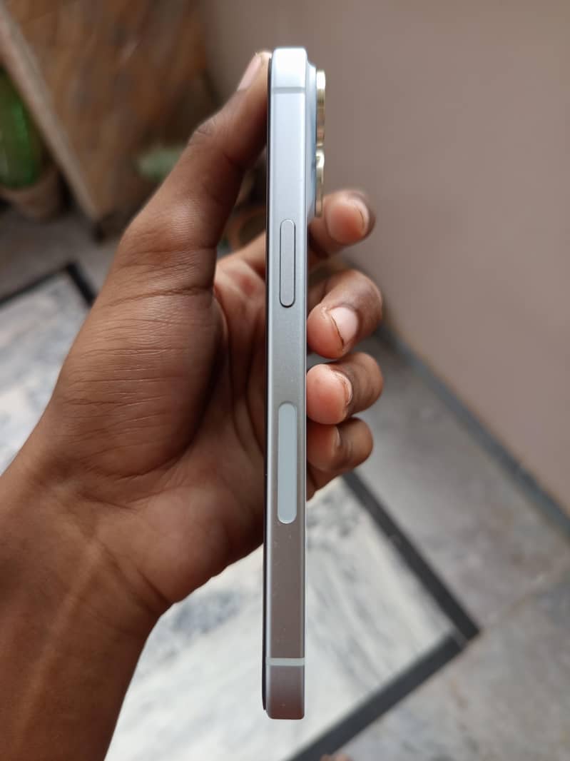 Apple iPhone 15 3