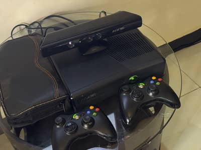 Microsoft Xbox 360 S 4GB Console with Kinect Bundle