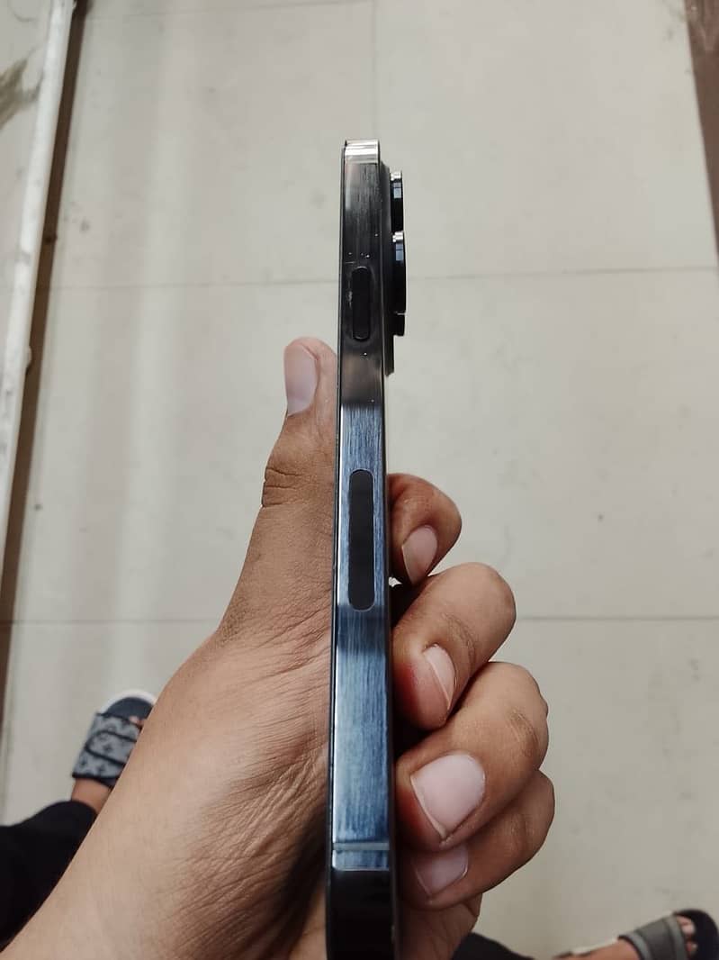 Apple iPhone 14 Pro Max 0
