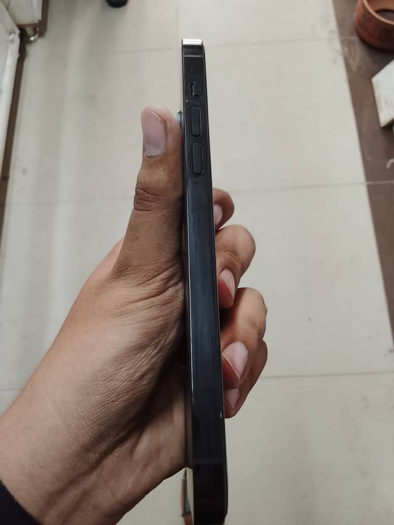 Apple iPhone 14 Pro Max 1