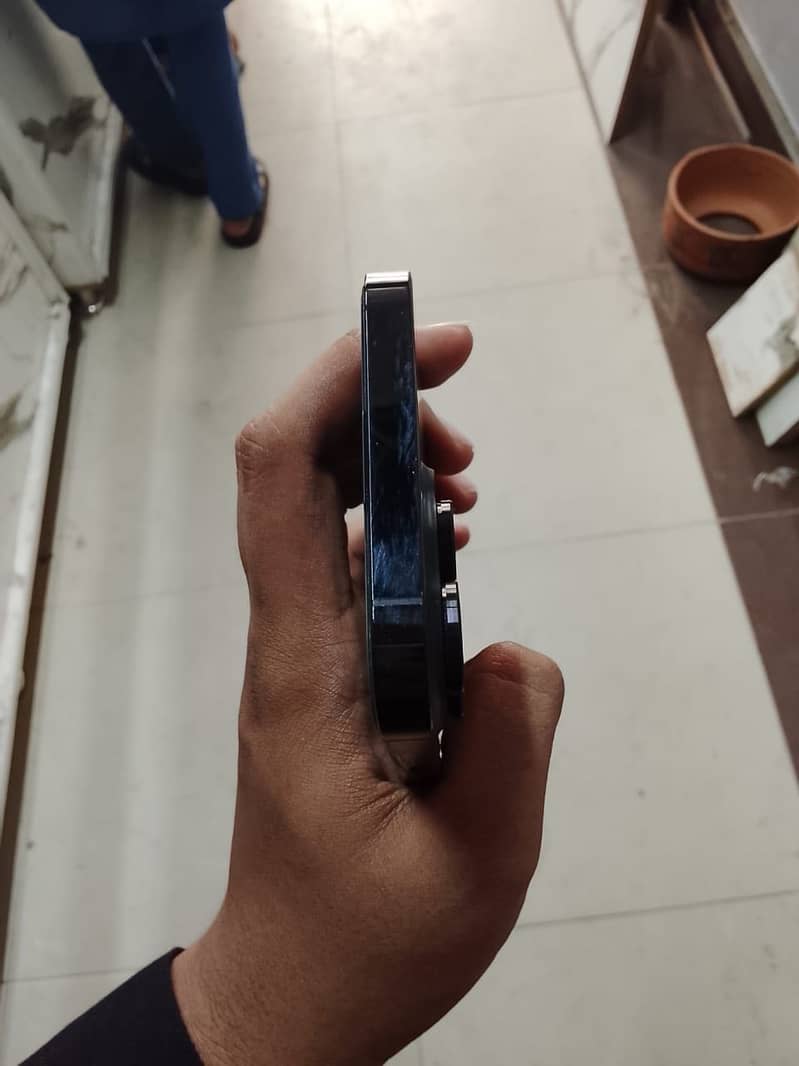 Apple iPhone 14 Pro Max 3