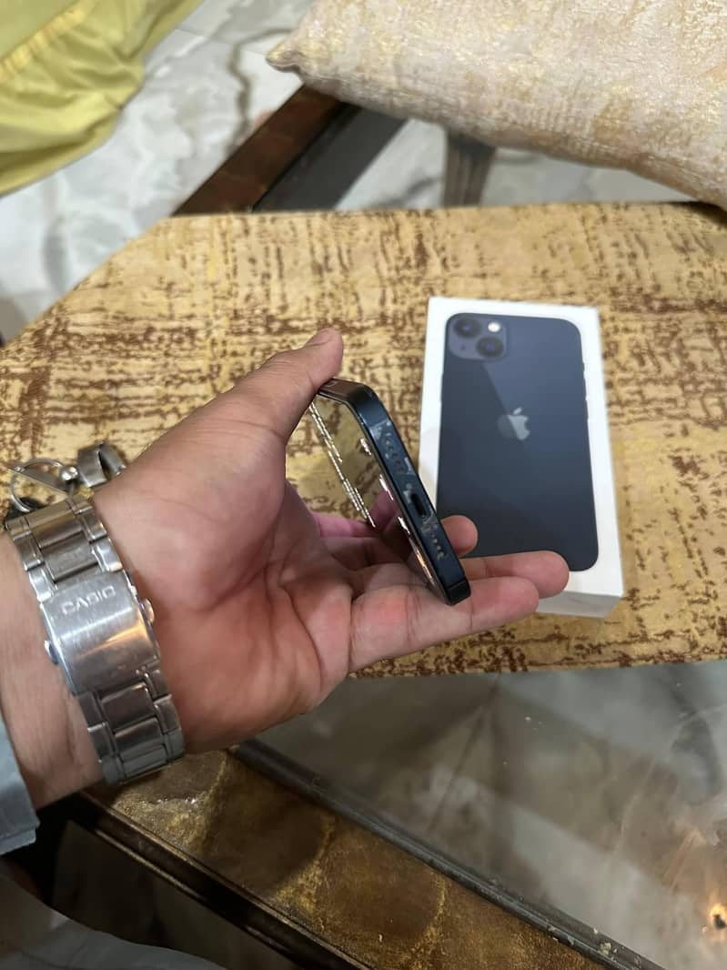 Apple iPhone 13 2