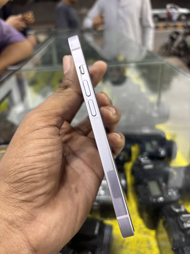 Apple iPhone 14 3