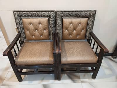 sofa chairs in good condition like new     03714877194