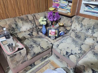 5 seater with with one table