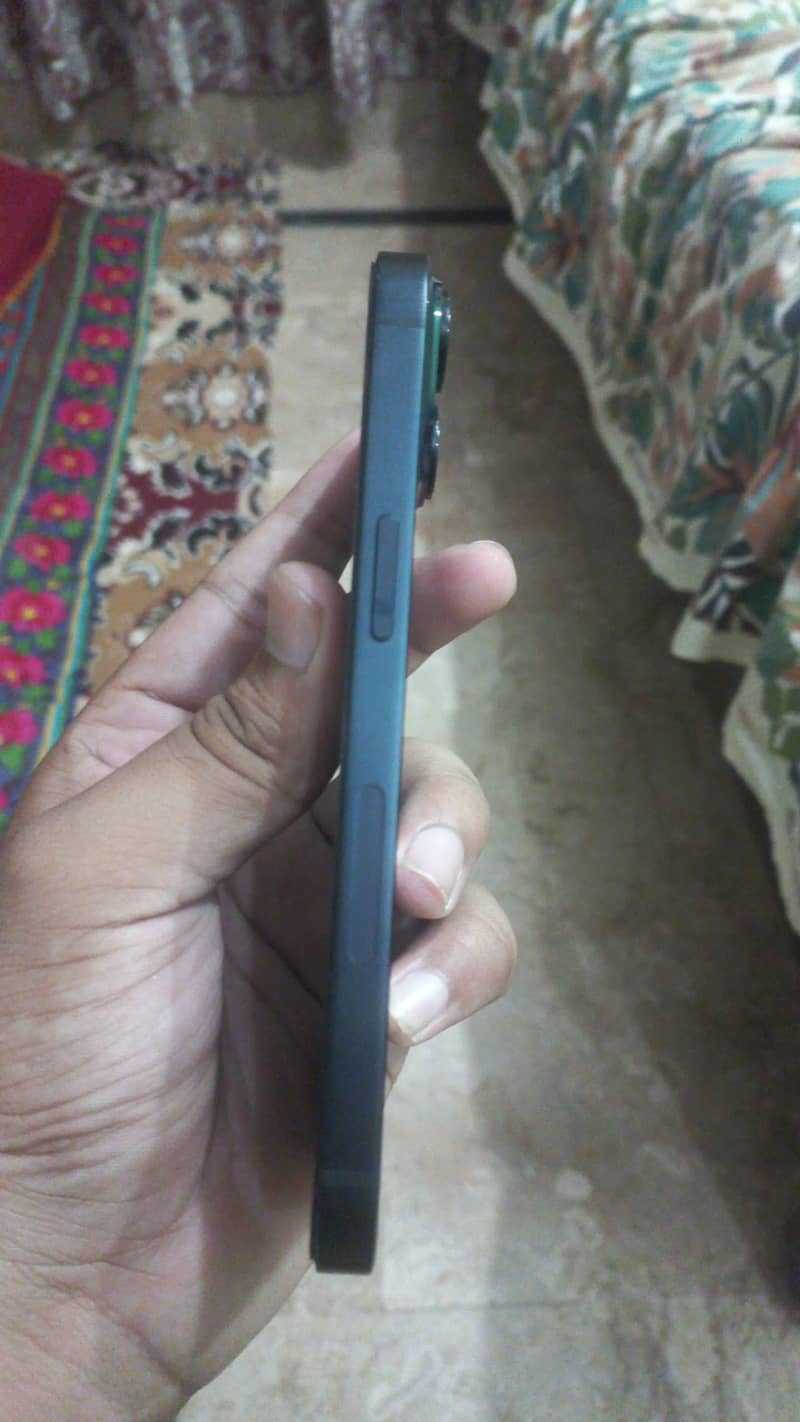 Apple iPhone 14 3