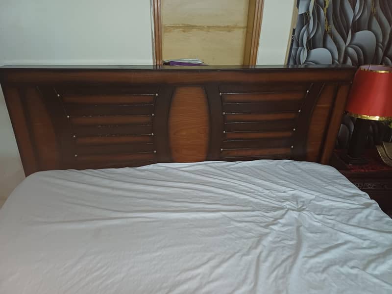 king size double bed 0