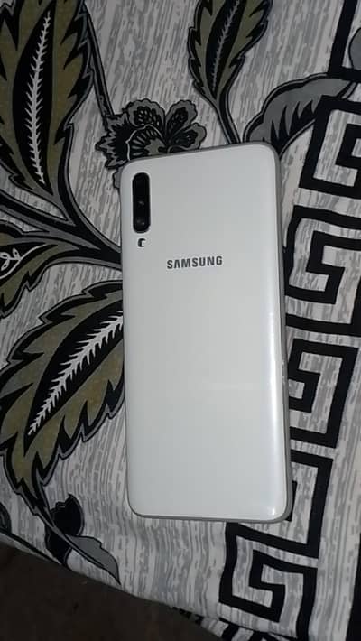 Samsung Mobile A70