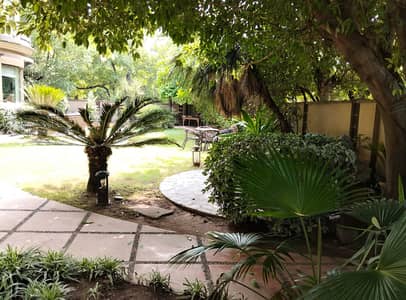 Investor Alert | Premium Margalla Facing Corner House 934 Square Yards for Sale F-7, Islamabad Proper Corner | Two Side Open | Full Basement | Prime F-7 Location