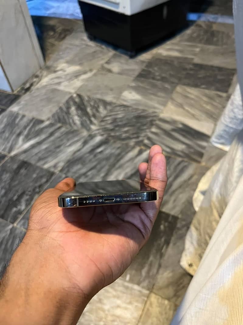 Apple iPhone 12 Pro Max 4