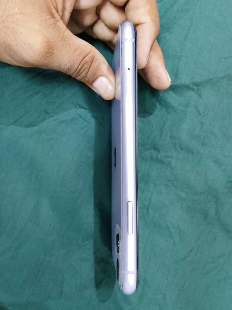 Apple iPhone 11 3