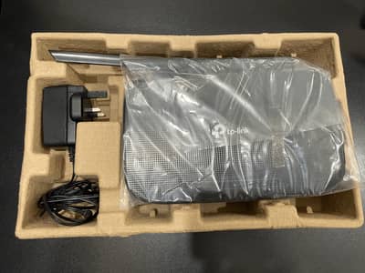 Almost New TP-Link Wifi Router & WiFi Extender 10/10 Condition