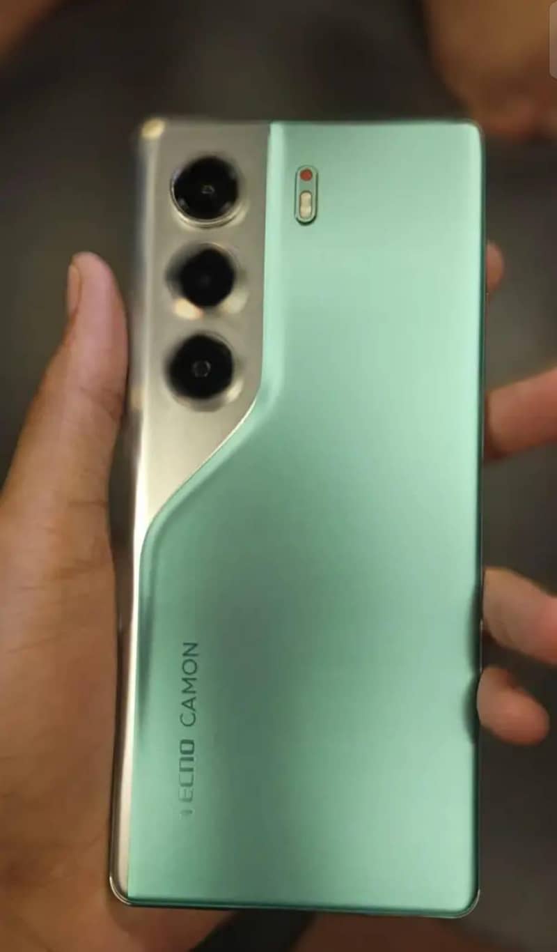 Tecno CAMON 40 Pro 4