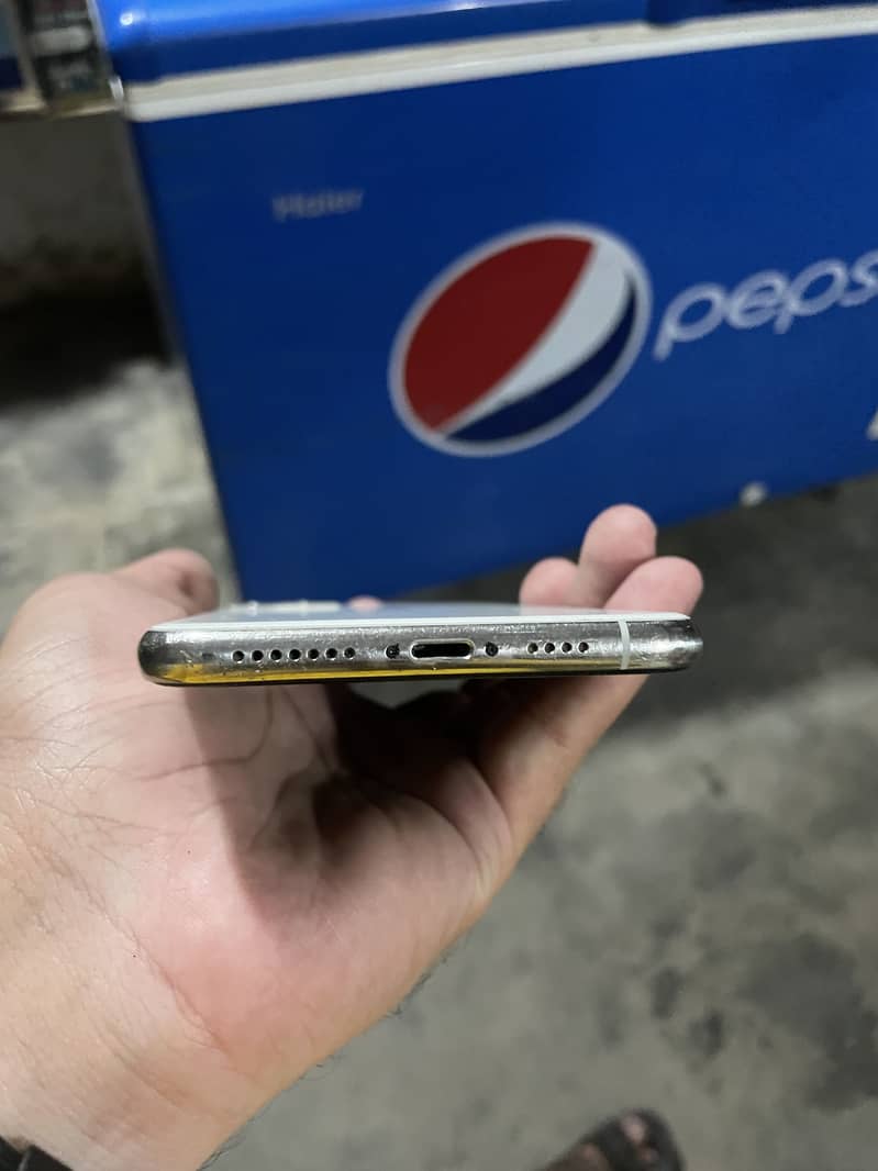 Apple iPhone 11 Pro Max 1