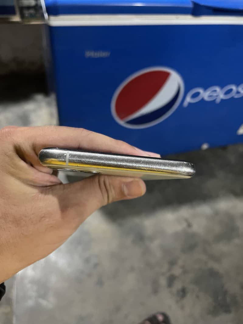 Apple iPhone 11 Pro Max 3