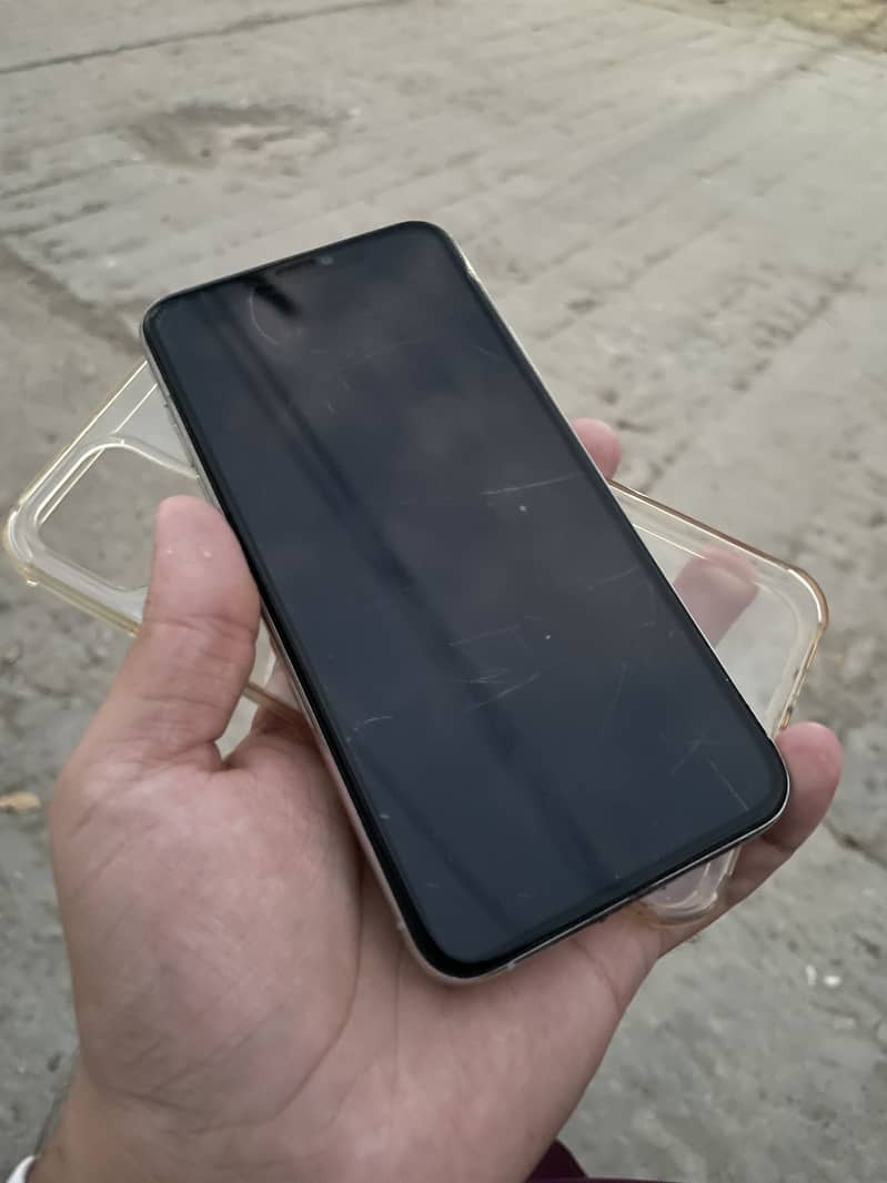 Apple iPhone 11 Pro Max 4