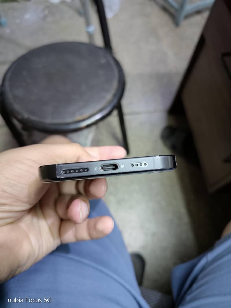 Apple iPhone 16 Pro Max 4