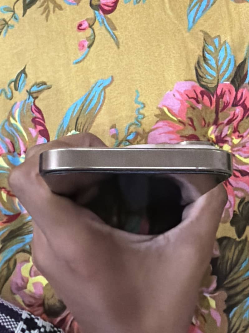 Apple iPhone 16 Pro 2