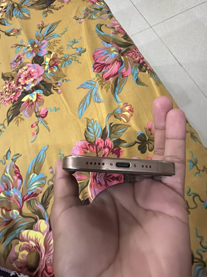 Apple iPhone 16 Pro 3