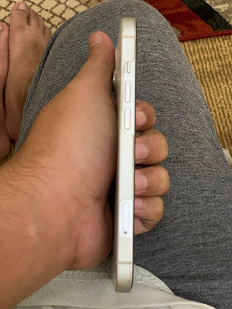 Apple iPhone 13 2