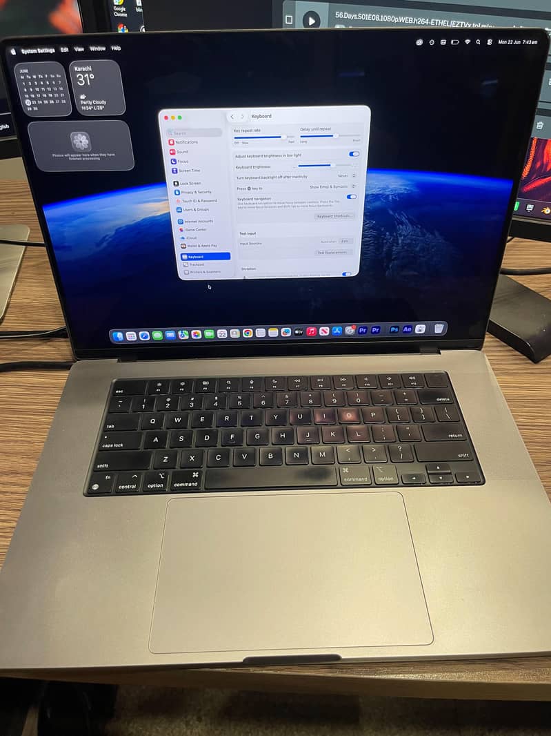MacBook pro max 1