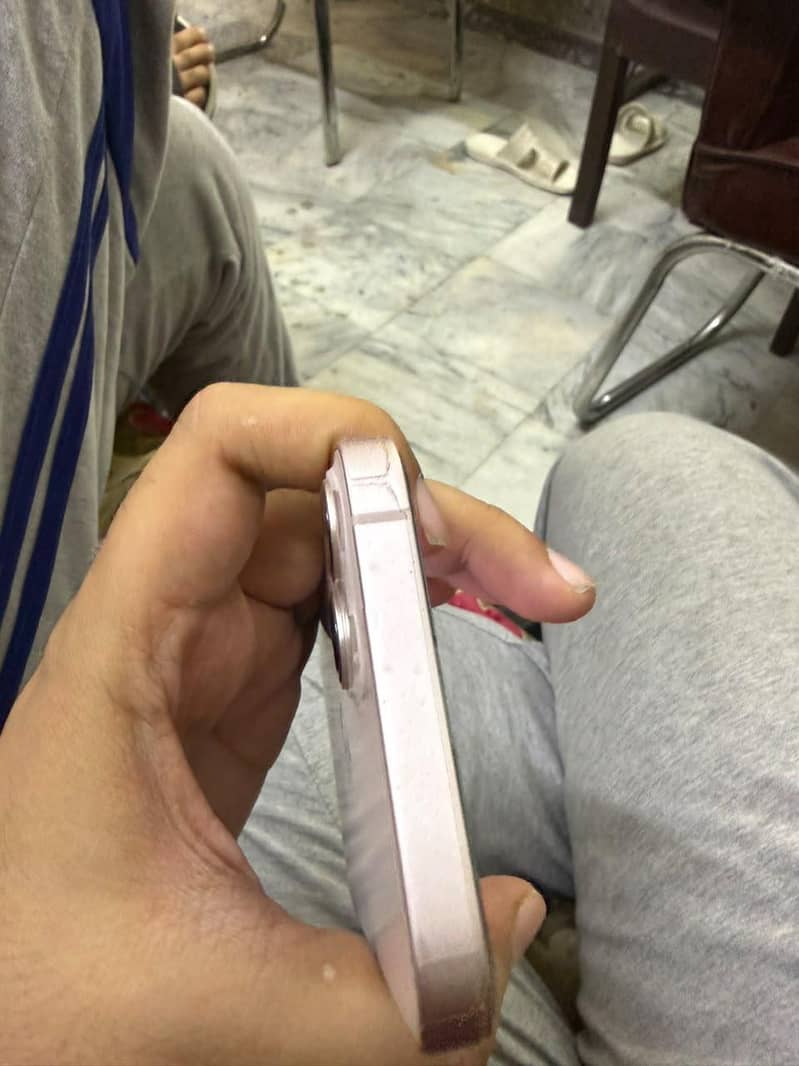 Apple iPhone 13 2