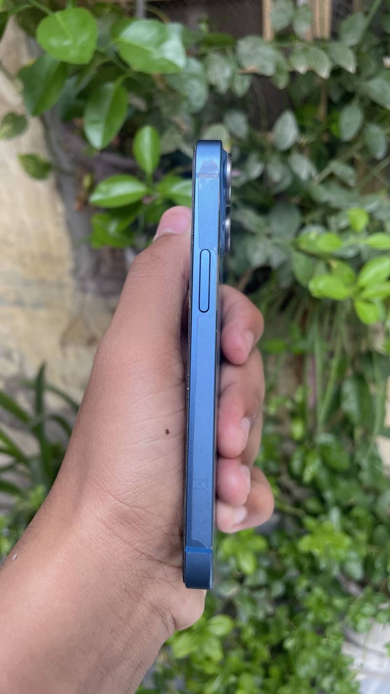Apple iPhone 13 4