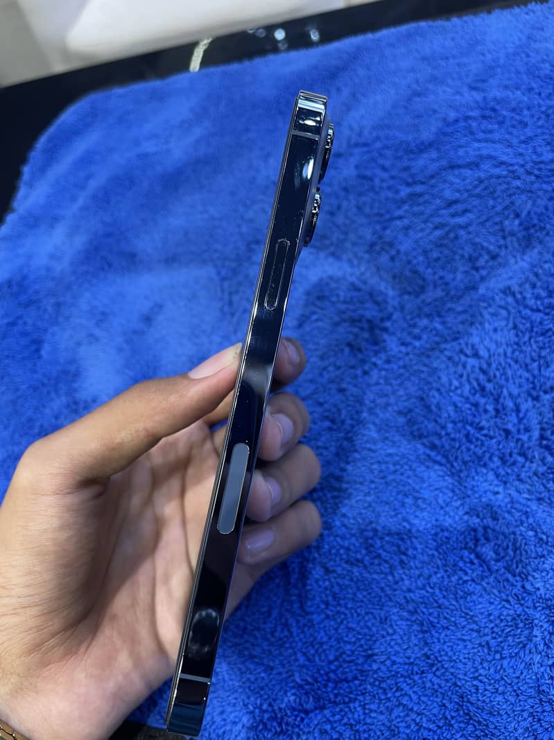 iPhone 13 pro max 1