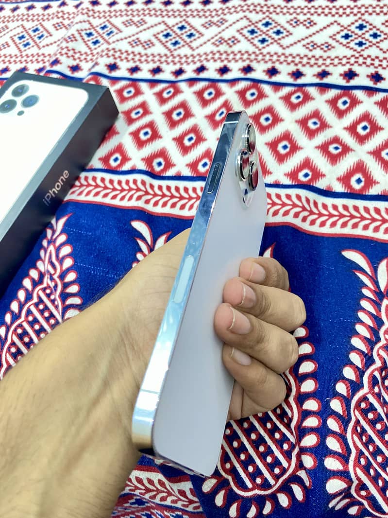 Apple iPhone 13 Pro Max 4