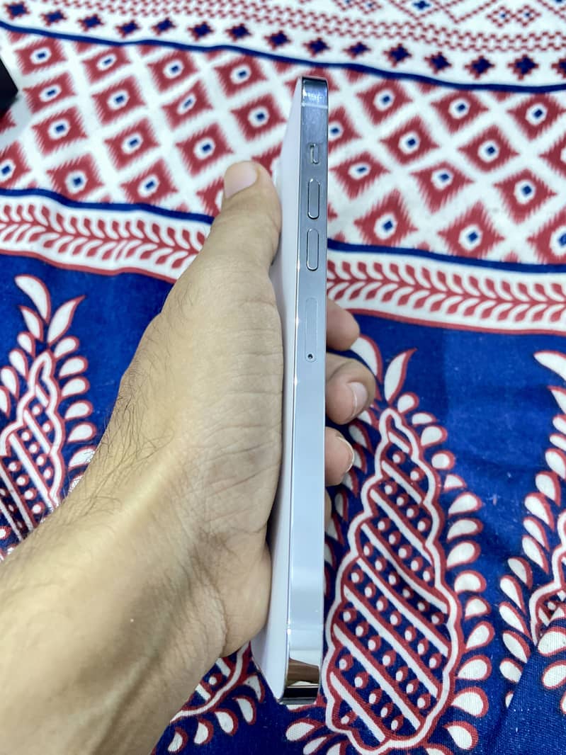 Apple iPhone 13 Pro Max 8