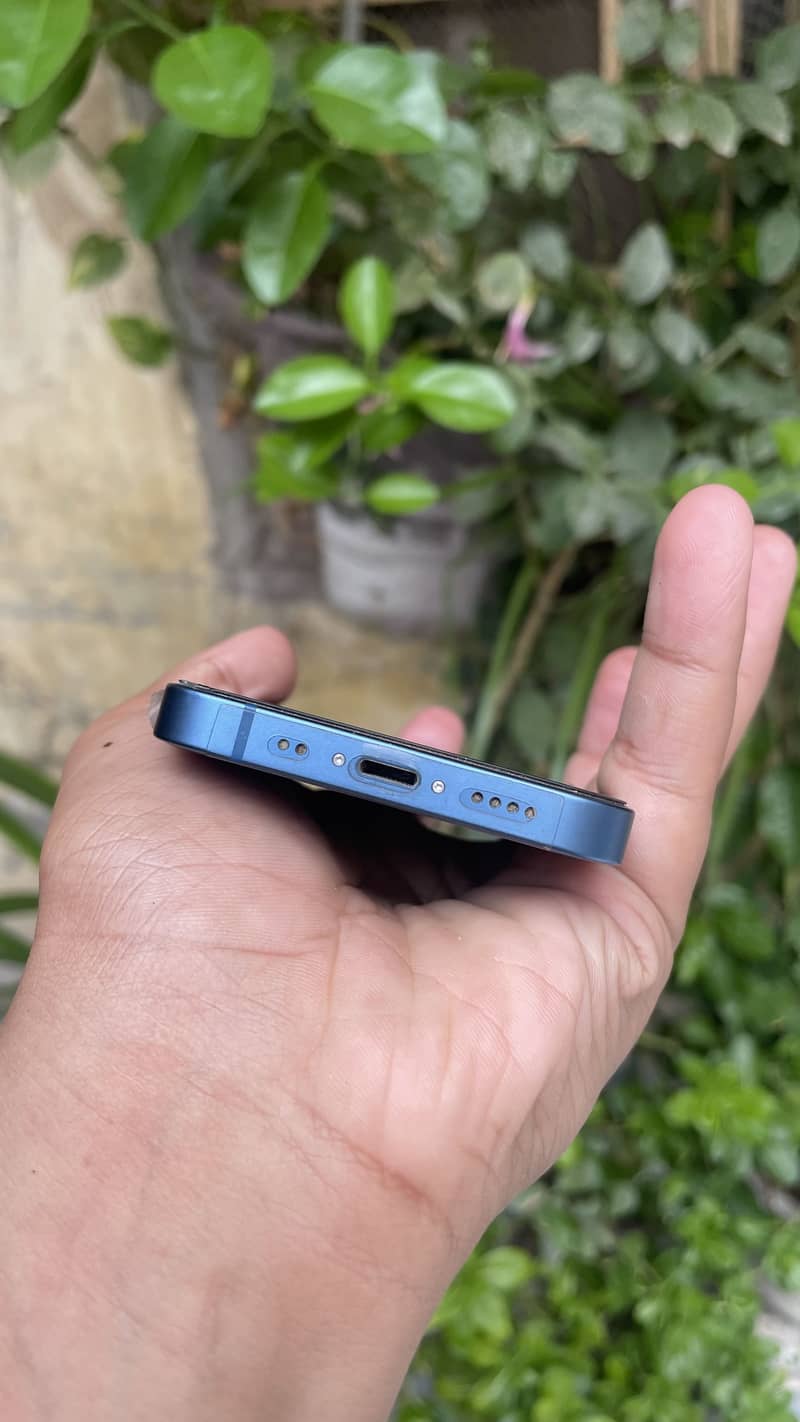 Apple iPhone 13 mini 0