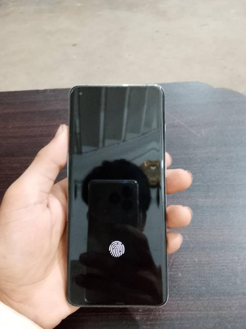 One Plus 10 Pro 4