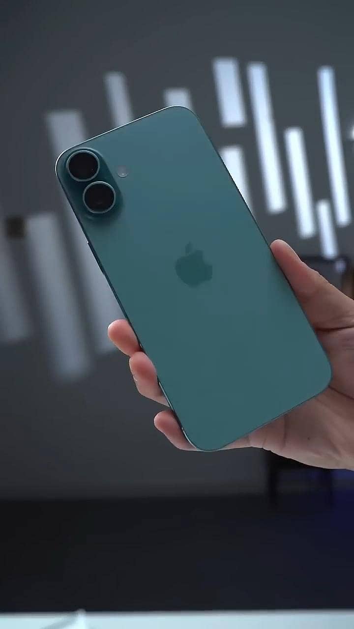 Apple iPhone 16 0